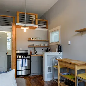  Holiday home Kabino's Tiny House: Cozy Loft In United States