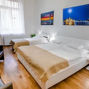 anabelle-bed-and-breakfast-budapest.inbudapesthotels.com/